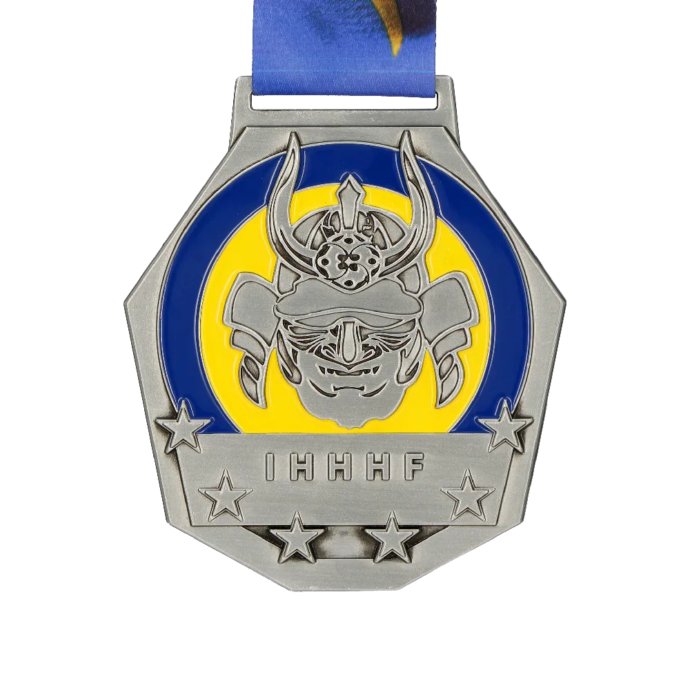 Achteckige Medaille mit Samurai-Bild
