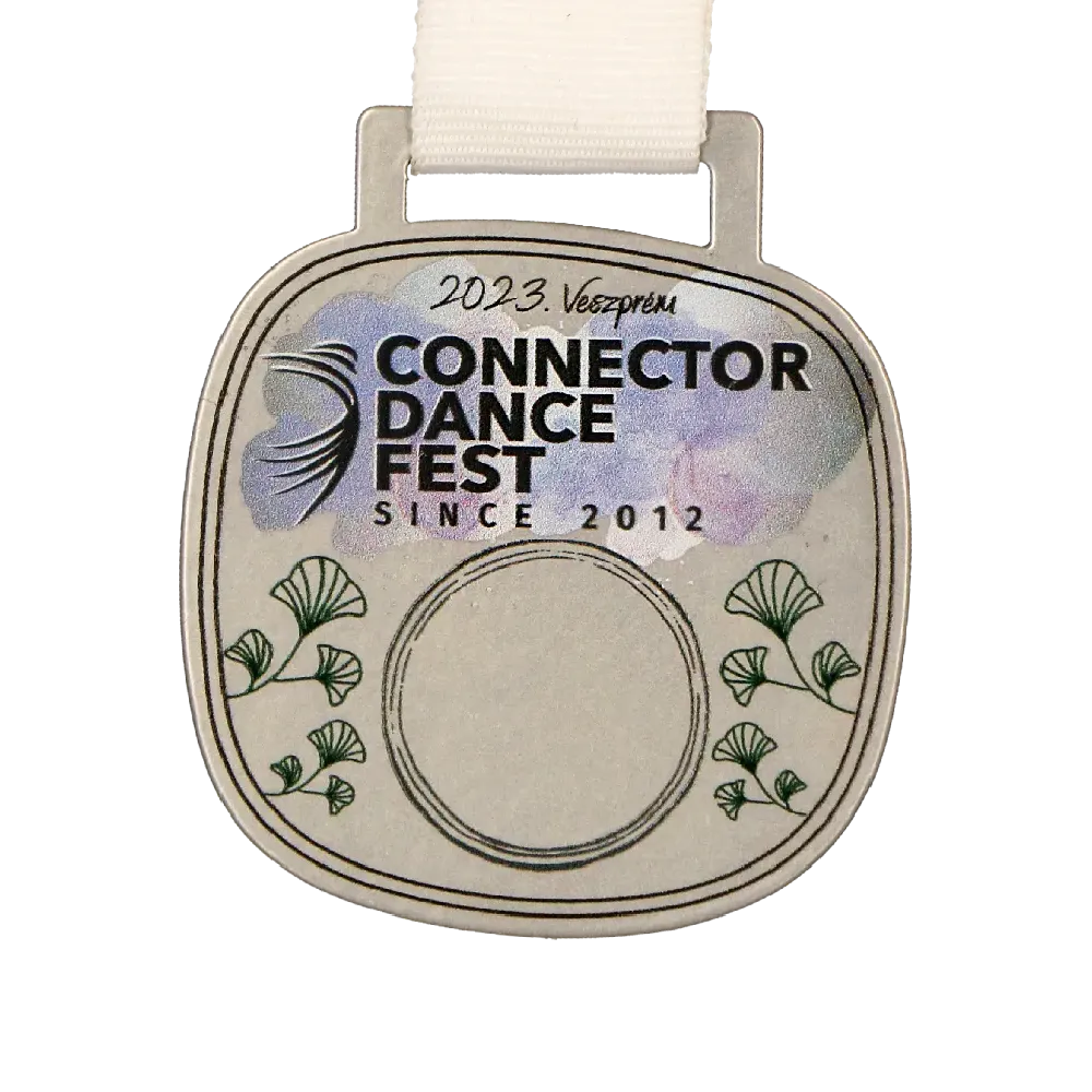 Ovalförmige Medaille mit Blumenmuster-Aufdruck